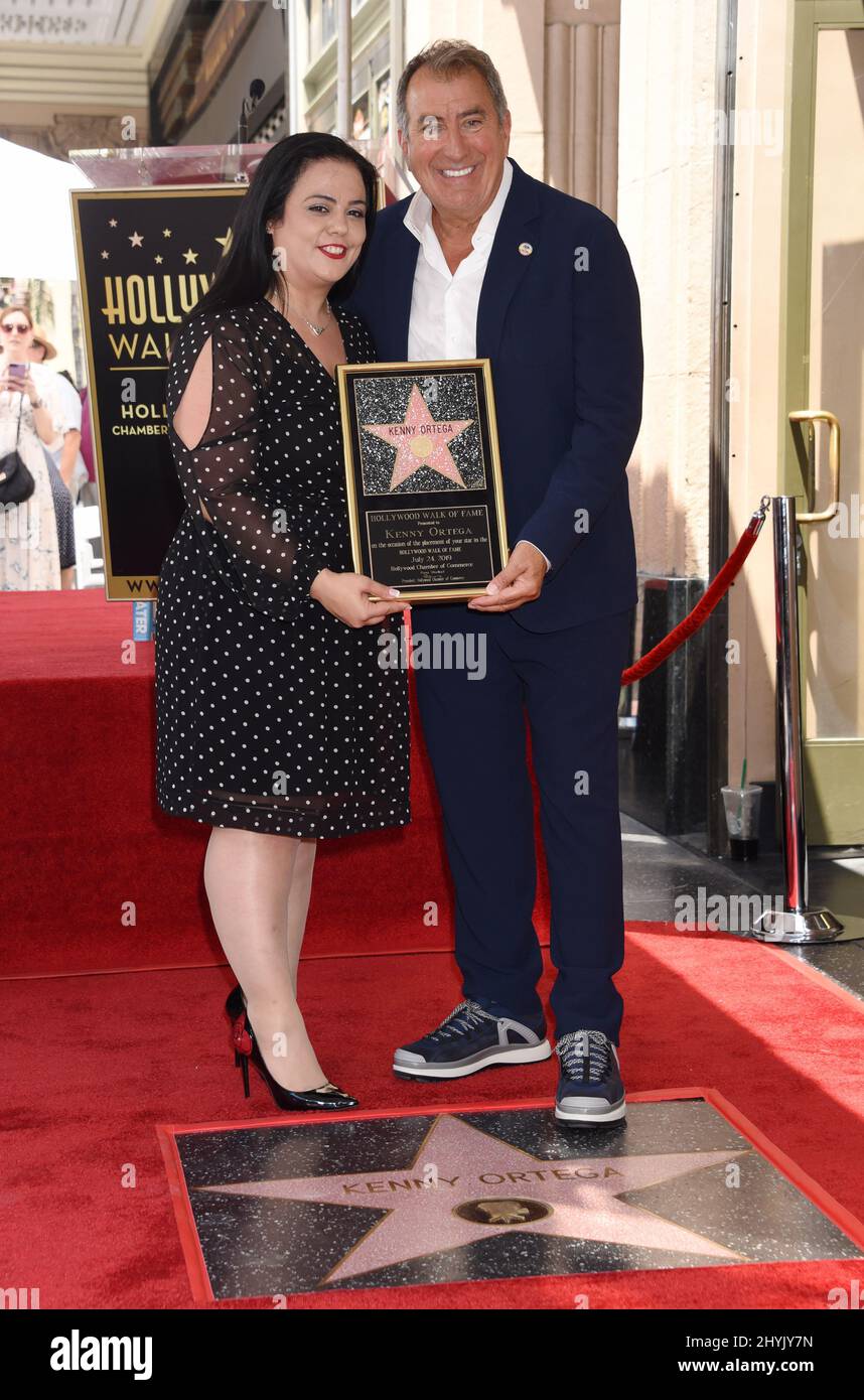 Kenny Ortega è stato affiancato da Rana Ghadban alla sua cerimonia della Hollywood Walk of Fame il 24 luglio 2019 a Hollywood, CA. Foto Stock