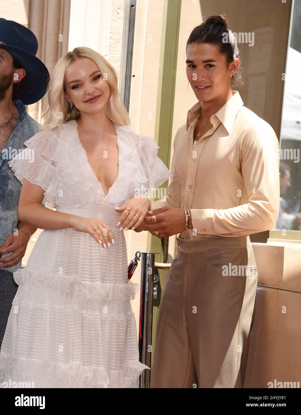 Kenny Ortega è stato affiancato da dove Cameron e Booboo Stewart alla sua cerimonia della Hollywood Walk of Fame il 24 luglio 2019 a Hollywood, California. Foto Stock