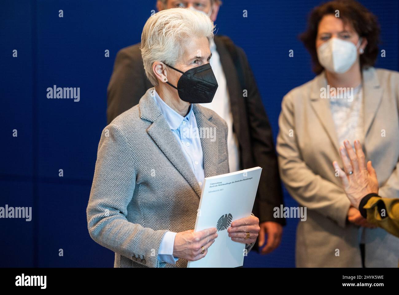 Berlino, Germania. 15th Mar 2022. Marie Agnes Strack-Zimmermann (FDP, l), membro del comitato esecutivo federale del FDP e esperto di politica della difesa, tiene la relazione annuale del commissario per la difesa del governo tedesco. Credit: Christophe Gateau/dpa/Alamy Live News Foto Stock