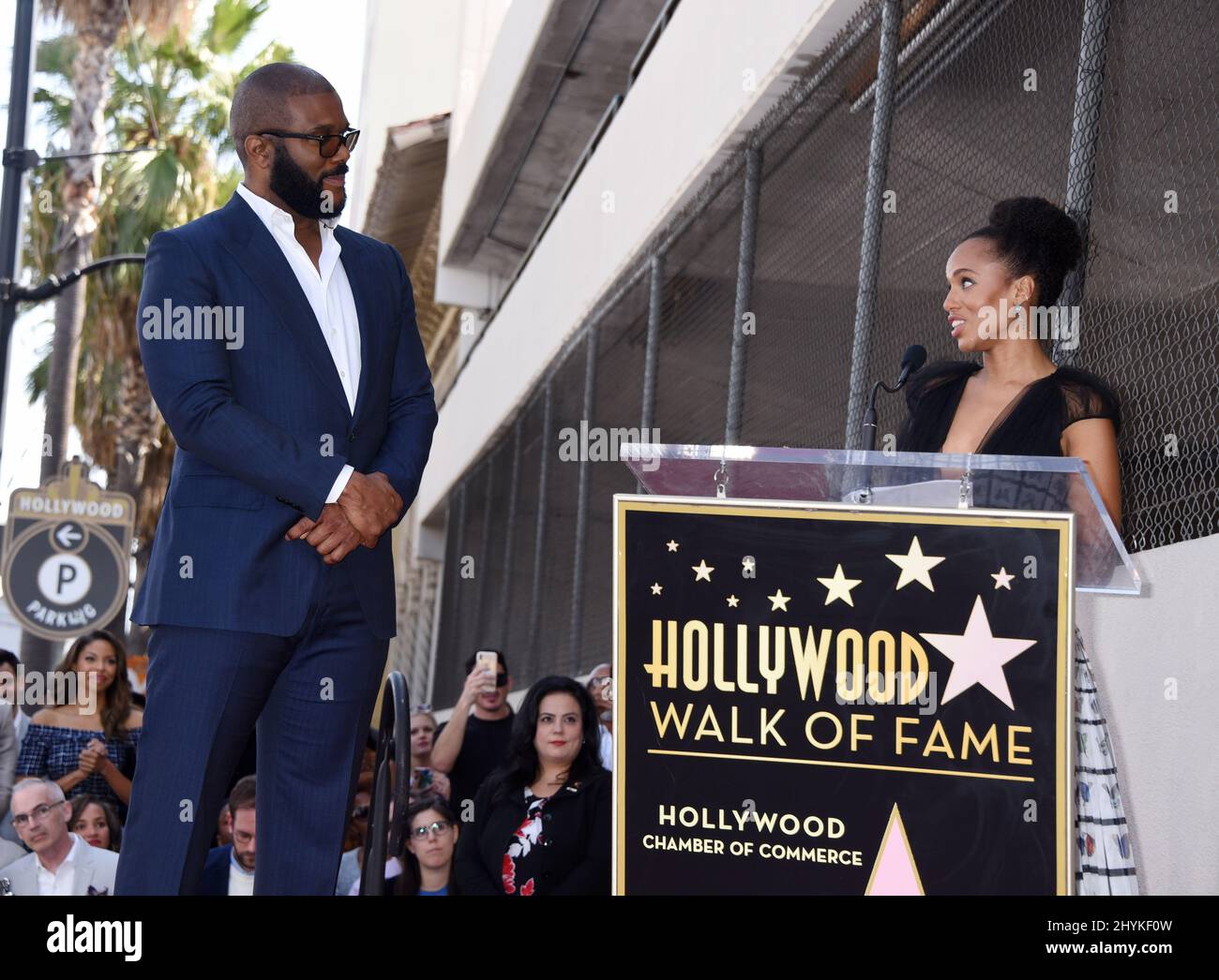 Tyler Perry è stato affiancato da Kerry Washington alla sua cerimonia della Hollywood Walk of Fame il 1 ottobre 2019 a Hollywood, Los Angeles. Foto Stock