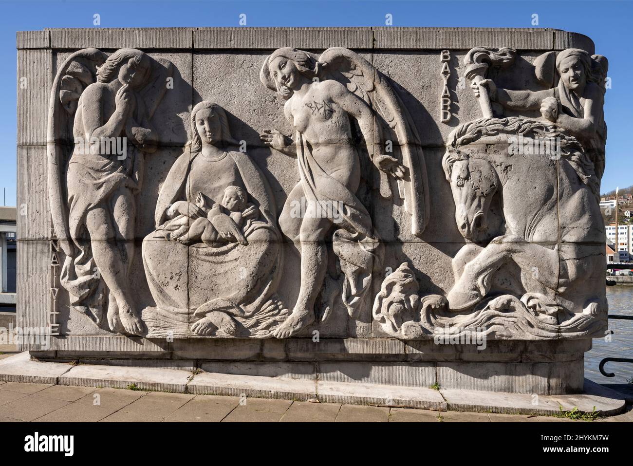 Lüttich, Liegi, Outremeuse, Pont des Arches, Brückenkopf mit Relief „la Nativité et le cheval Bayard“ von Louis Dupont 1949 Foto Stock