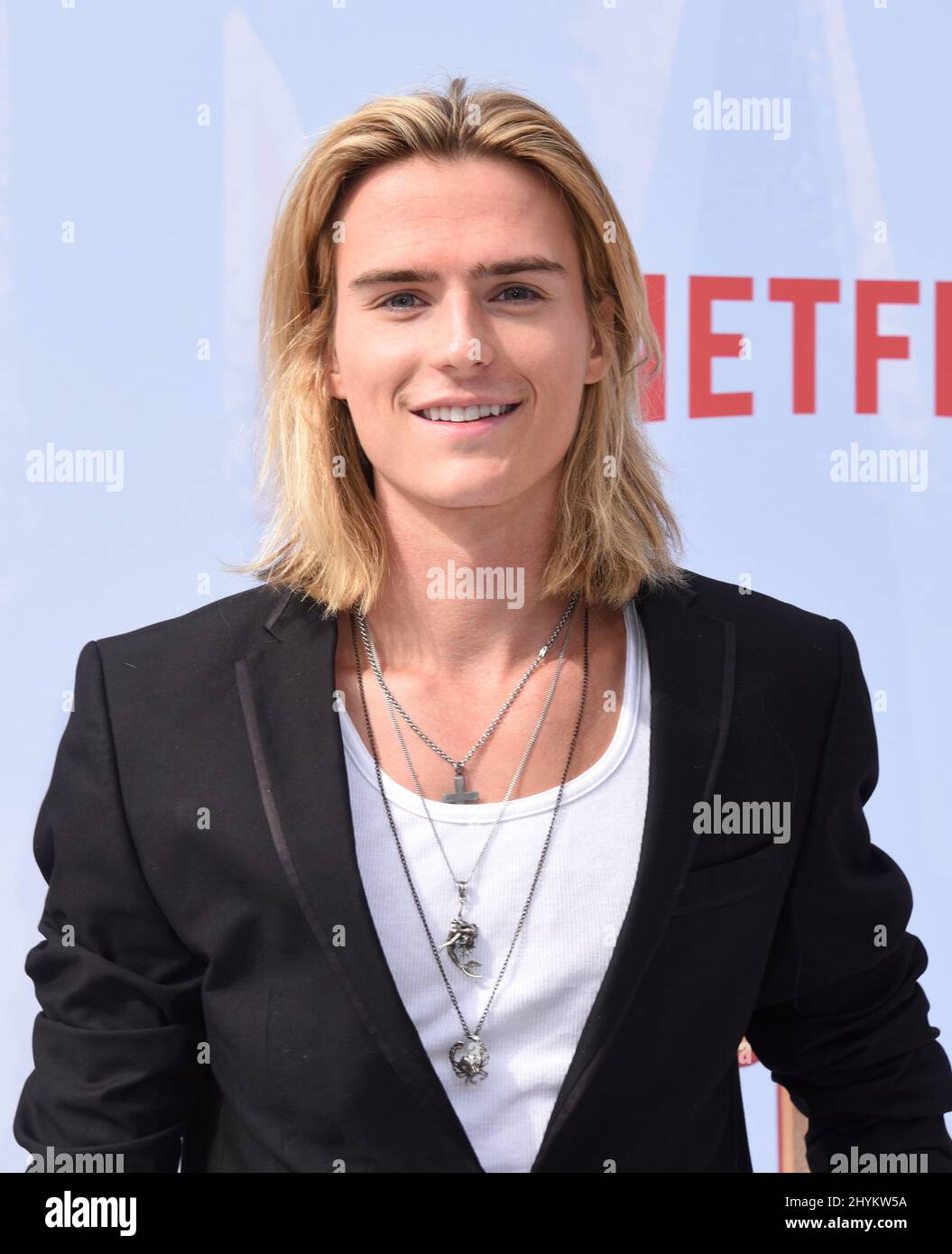 Luke Eisner al 'Klaus' Los Angeles Premiere tenuto al Regency Village Theatre il 2 novembre 2019 a Westwood, California. Foto Stock