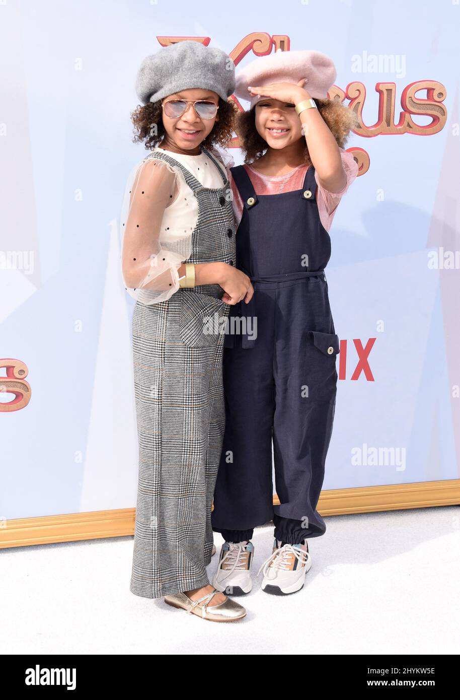 Dani e Dannah al 'Klaus' Los Angeles Premiere tenuto al Regency Village Theatre il 2 novembre 2019 a Westwood, California. Foto Stock