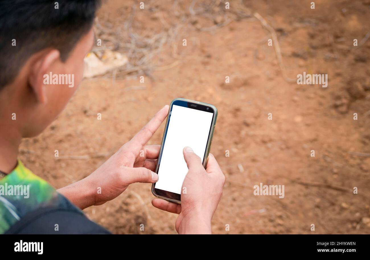 Uomo con il telefono in mano immagini e fotografie stock ad alta  risoluzione - Alamy