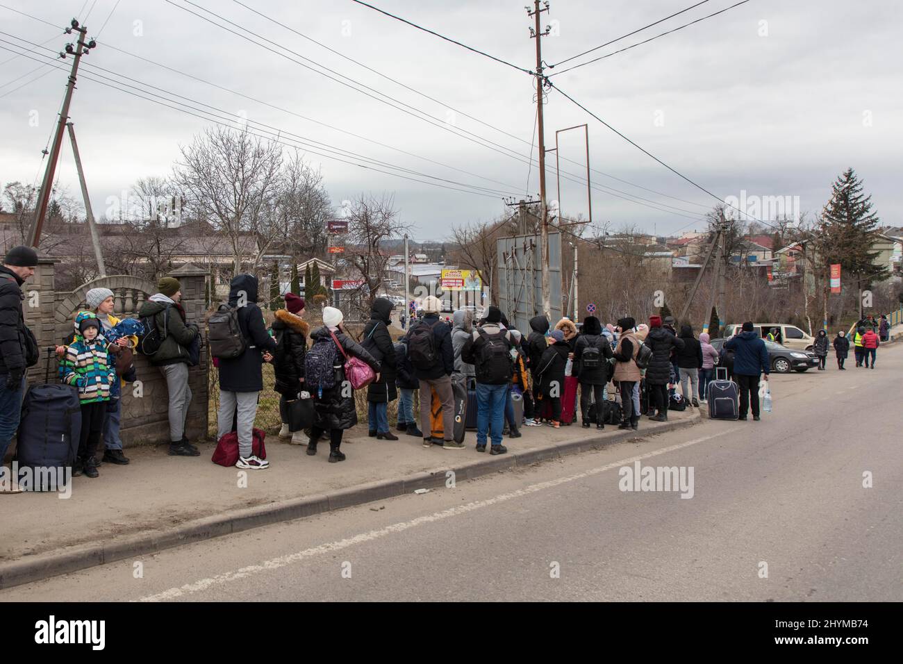 Rifugiati ucraini al confine, Mostyska, Ucraina Foto Stock