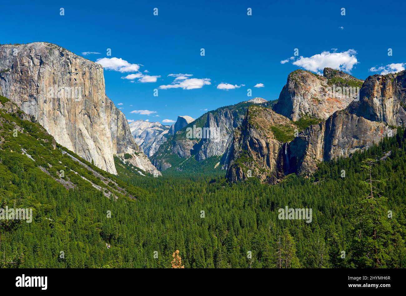 Vista sulla Yosemite Valley da famos Tunnel View Point, USA, California, Yosemite National Park Foto Stock