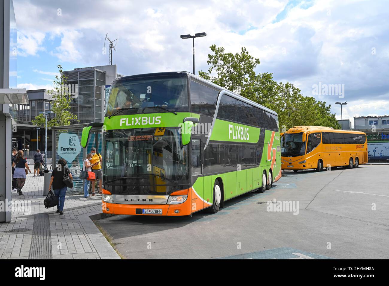Fermata dell'autobus flixbus immagini e fotografie stock ad alta  risoluzione - Alamy