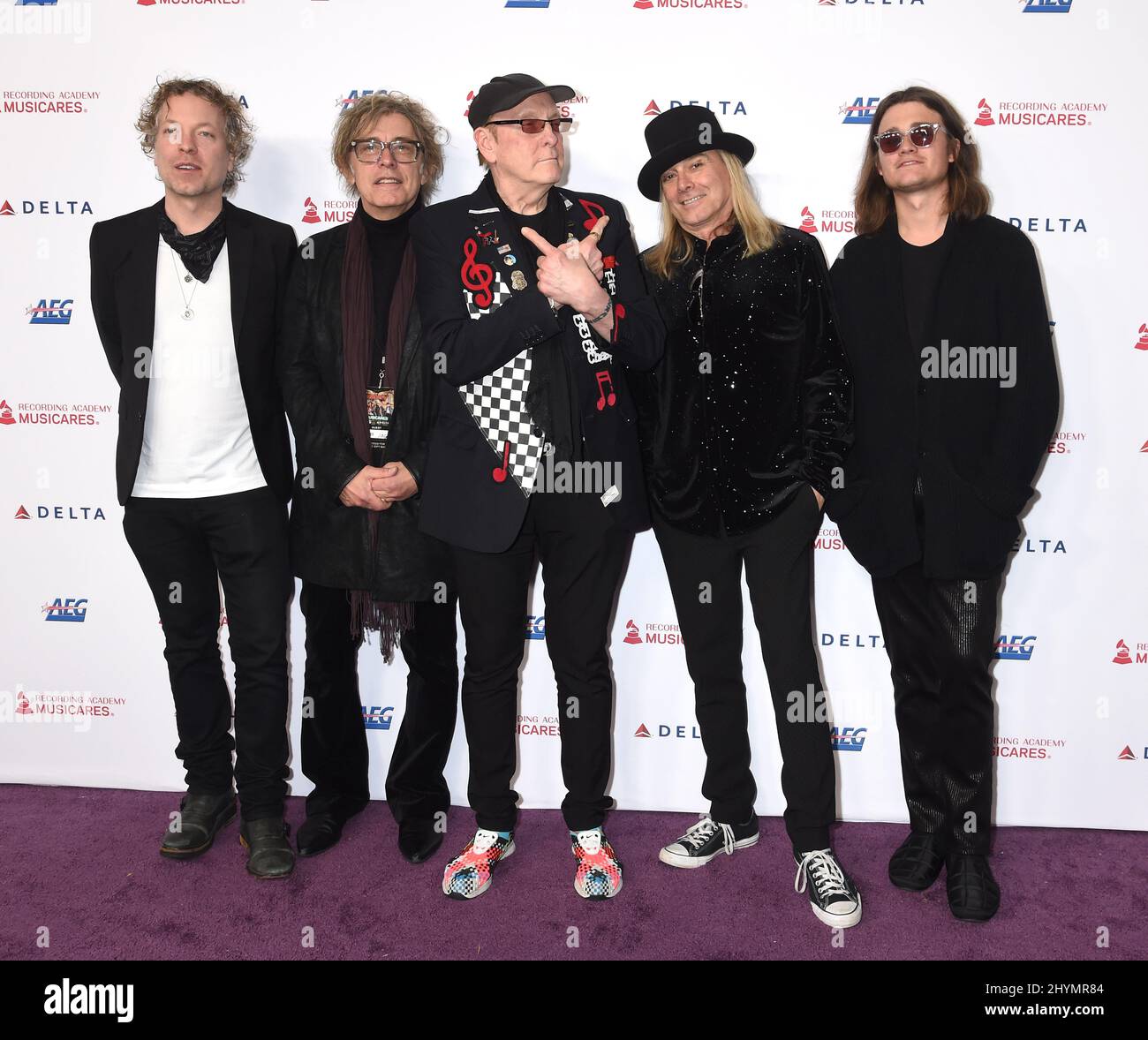 DAXx Nielsen, Tom Petersson, Rick Nielsen, Robin Zander, e Robin Taylor Zander Jr. Di Cheap Trick che hanno partecipato al MusiCares Person of the Year honoring Aerosmith, tenutosi a Los Angeles, California Foto Stock