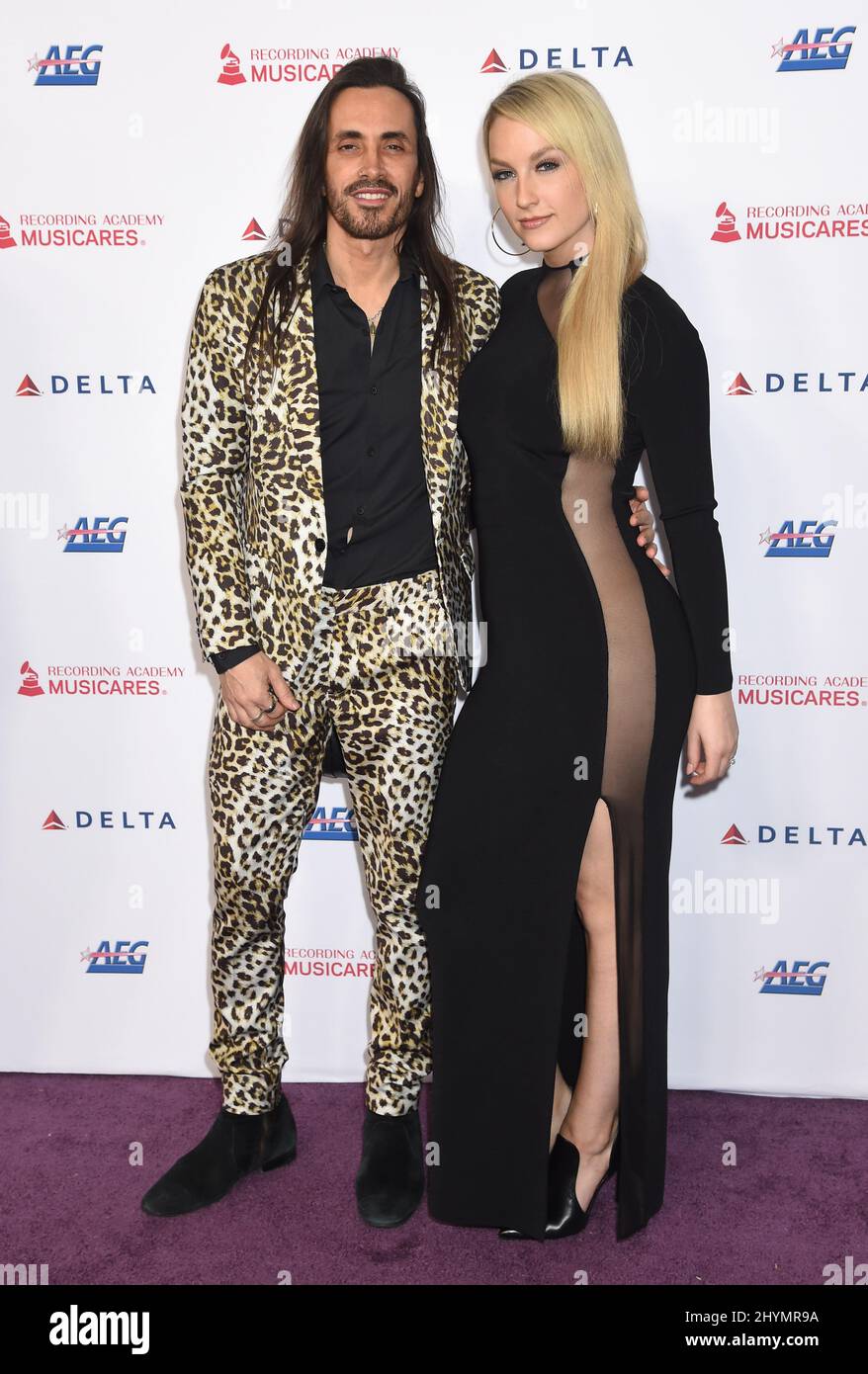 Nuno Bettencourt e Christina Chandler frequentano il MusiCares, la persona dell'anno che celebra Aerosmith, tenuto a Los Angeles, California Foto Stock
