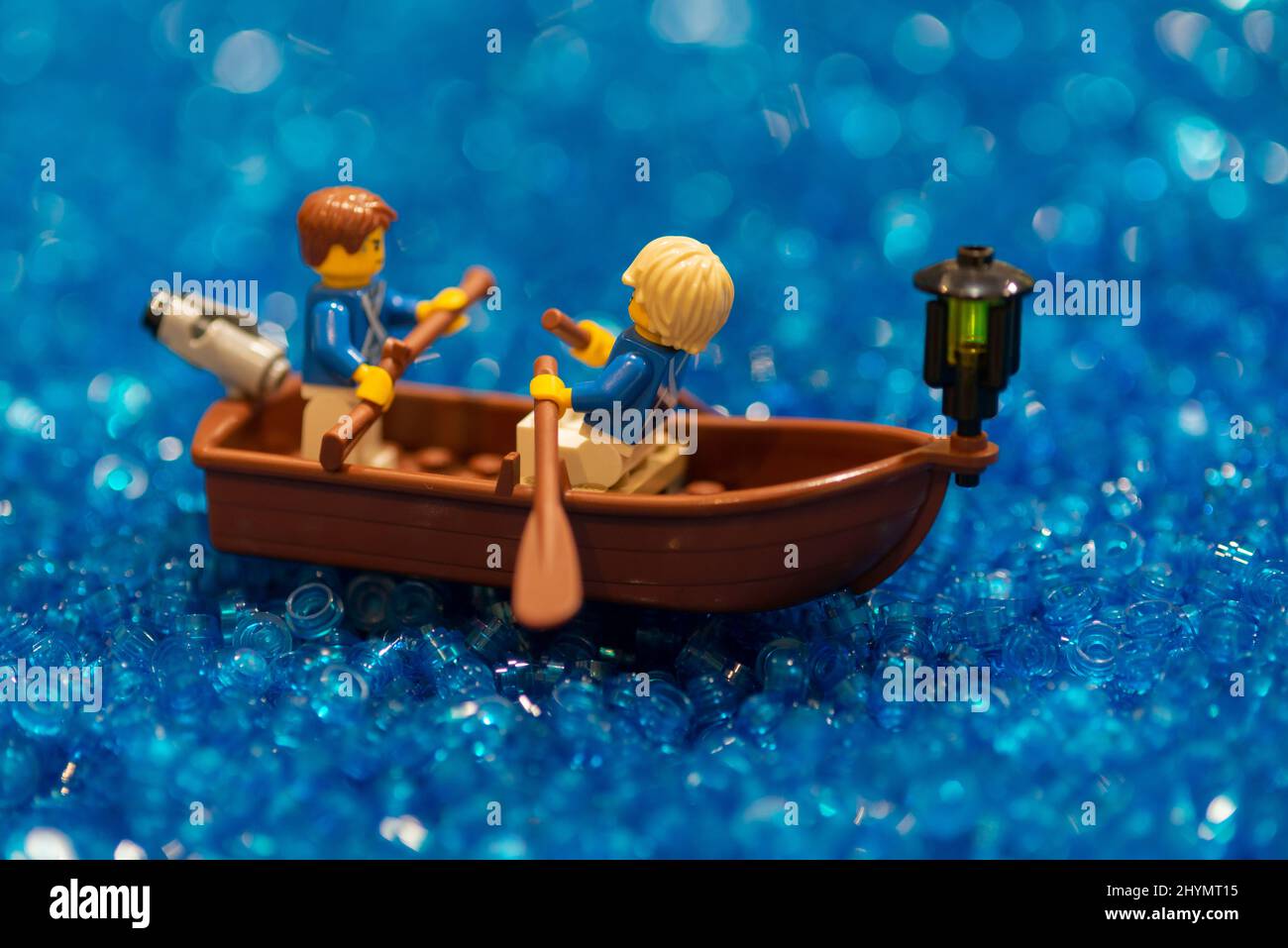 Mini personaggi LEGO - Adulti in barca Foto Stock