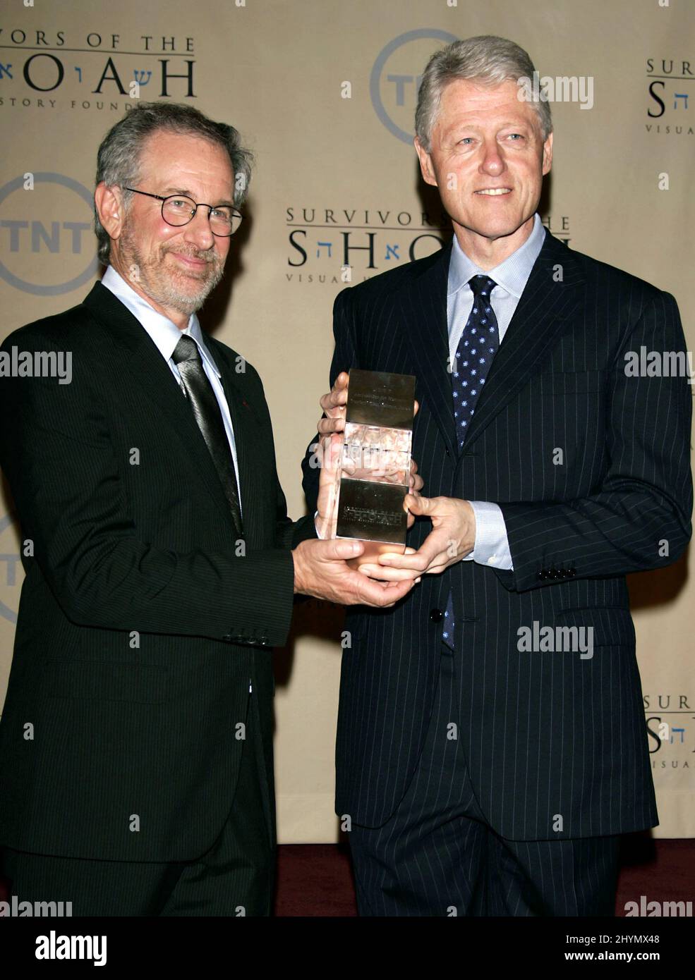 L'ex presidente William Jefferson Clinton ha onorato la cena annuale degli Ambasciatori per l'Umanità 5th, con la partecipazione di Tom Cruise & Steven Spielberg. Foto: UK Stampa Foto Stock