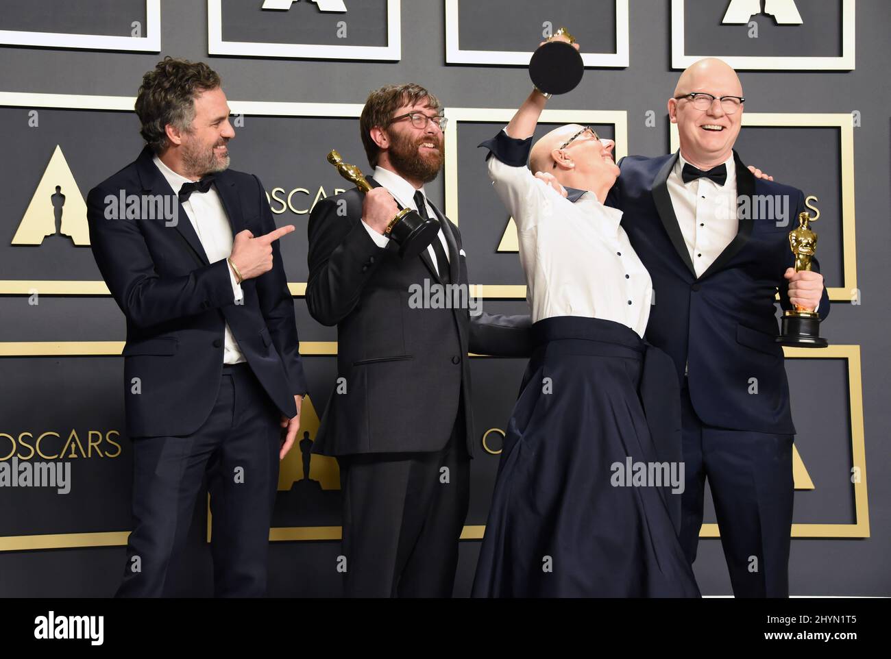 Mark Ruffalo, Steven Bognar, Julia Reichert e Jeff Reichert alla Sala Stampa annuale dei Premi Academy 92nd tenutasi al Dolby Theatre il 9 febbraio 2020 a Hollywood, Los Angeles. Foto Stock