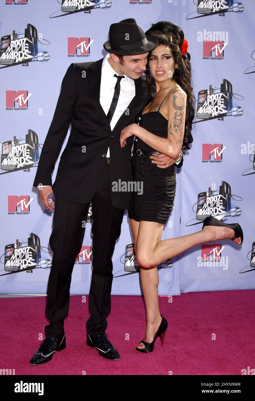 Amy Winehouse e suo marito Blake Fielder-Civil partecipano ai MTV Movie Awards 2007 che si tengono all'anfiteatro Gibson presso gli Universal Studios in California. Foto: UK Stampa Foto Stock