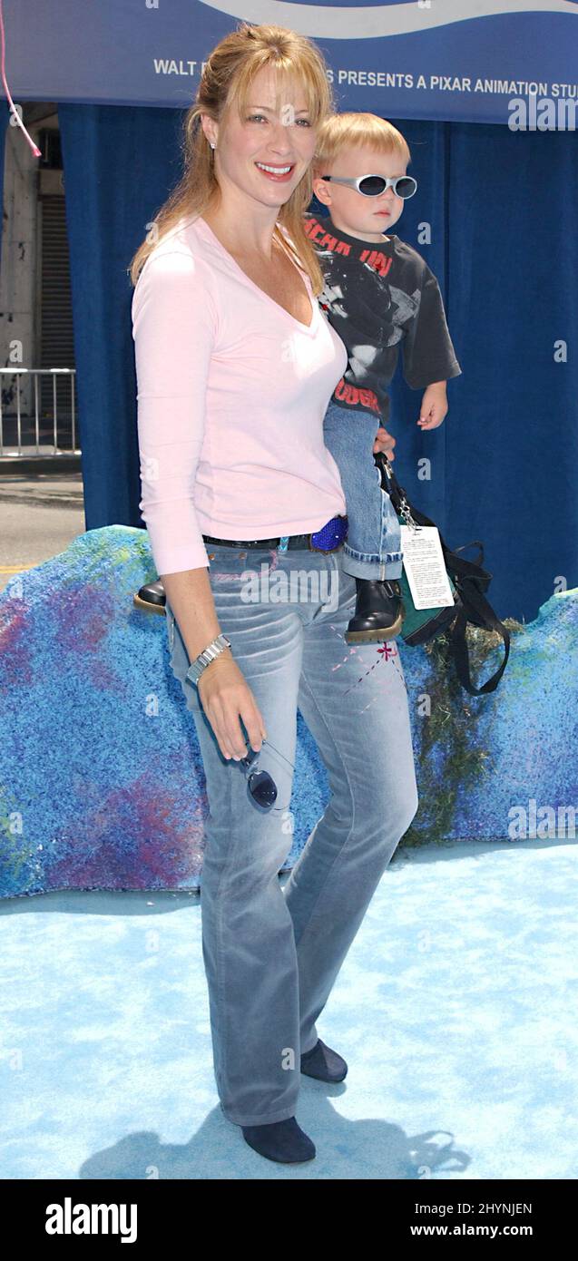 LAUREN HOLLY & SON PARTECIPANO ALLA "FINDING NEMO" HOLLYWOOD PREMIERE. IMMAGINE: STAMPA UK Foto Stock