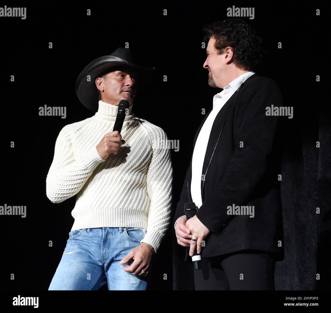 Tim McGraw e Scott Borchetta in scena al pranzo del Big Machine Label Group durante il seminario radio del Paese 2020 tenutosi all'Omni Nashville il 21 febbraio 2020 a Nashville, TN. Foto Stock