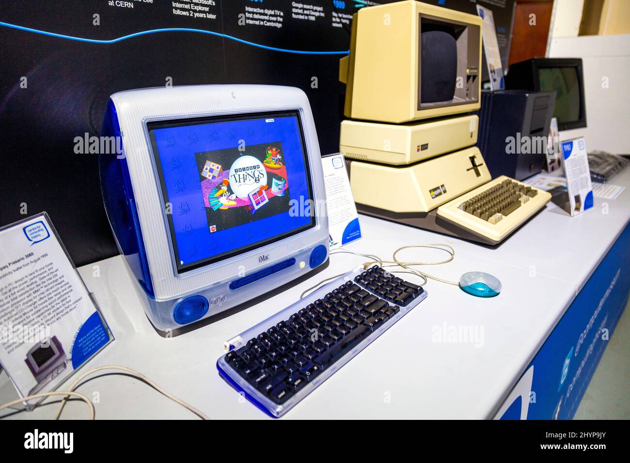 Retro 1990s computer iMac G3 in mostra al Center for Computing History, Cambridge, Regno Unito Foto Stock