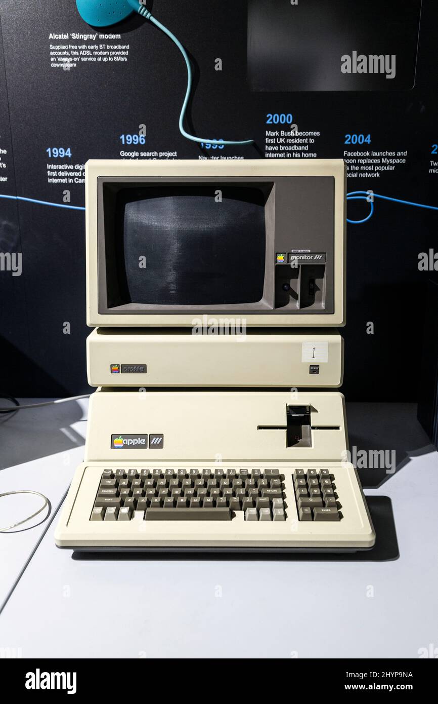 Retro 1980s Apple III computer in mostra al Center for Computing History, Cambridge, Regno Unito Foto Stock