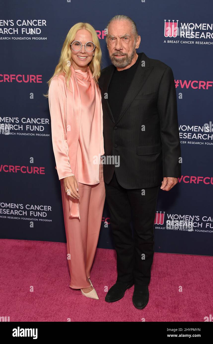 John Paul DeJoria ed Eloise DeJoria assistono ad una serata indimenticabile in aiuto del Fondo di Ricerca sul cancro delle Donne a Los Angeles Foto Stock