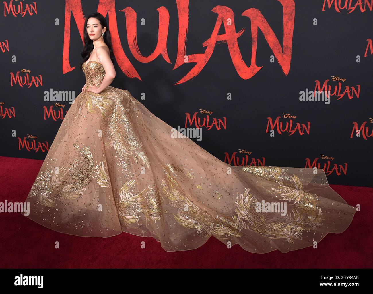 Yifei Liu partecipa al Disney's Mulan World Premiere tenuto a Hollywood, USA il lunedì 9 marzo 2020. Foto Stock