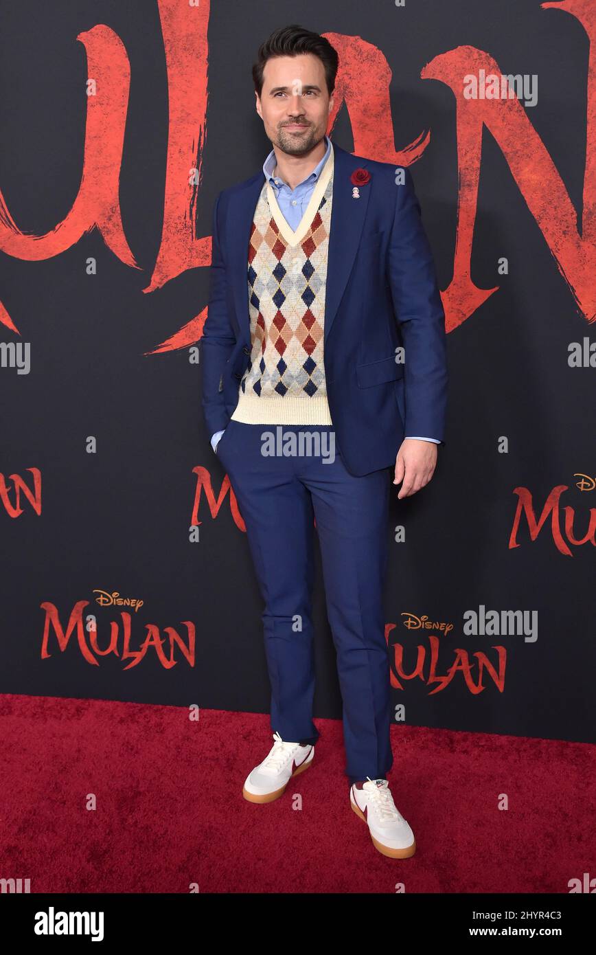 Brett Dalton partecipa al Disney's Mulan World Premiere tenuto a Hollywood, USA il lunedì 9 marzo 2020. Foto Stock