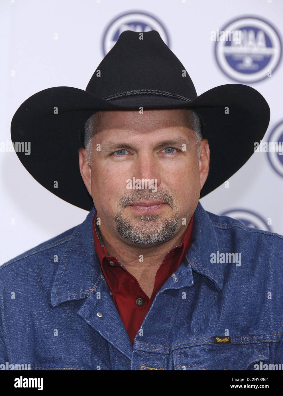 Garth Brooks ha nominato il numero 1 Selling solo Artist in US History dalla Recording Industry of America Association durante una cerimonia tenuta di fronte al Capitol Records Building di Hollywood. Foto Stock