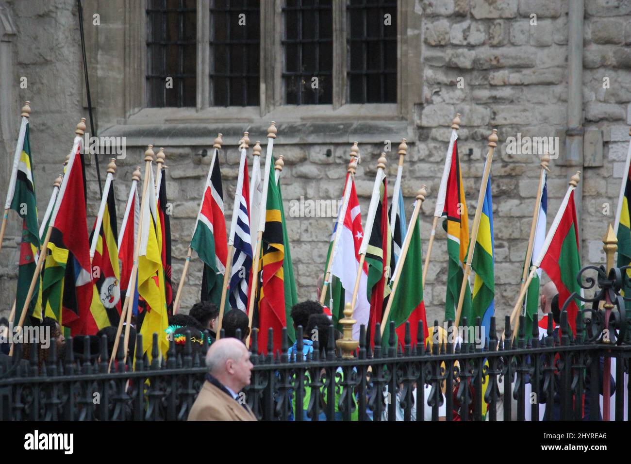 Londra, UK - 03.14.2022: Giornata del Commonwealth presso la piazza del Parlamento, Westminster, Londra. Un tempo era la celebrazione dell'Impero di unità di 54 ex colonie qui quelle bandiere di quei paesi Foto Stock