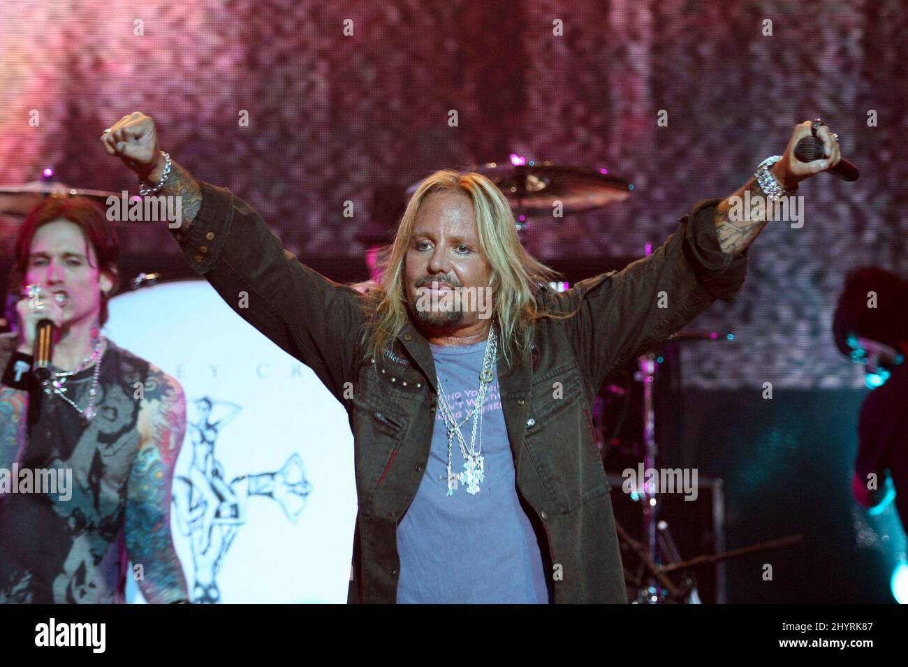 Vince Neil di Motley Crue durante la loro esibizione e conferenza stampa che annuncia il loro tour estivo "Crue Fest 2008", tenuto ad Avalon a Hollywood. Foto Stock