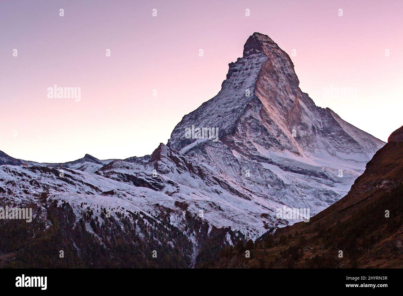 Matterhorn montagna neve picco, Alpi svizzere, Zermatt, Svizzera al crepuscolo Foto Stock