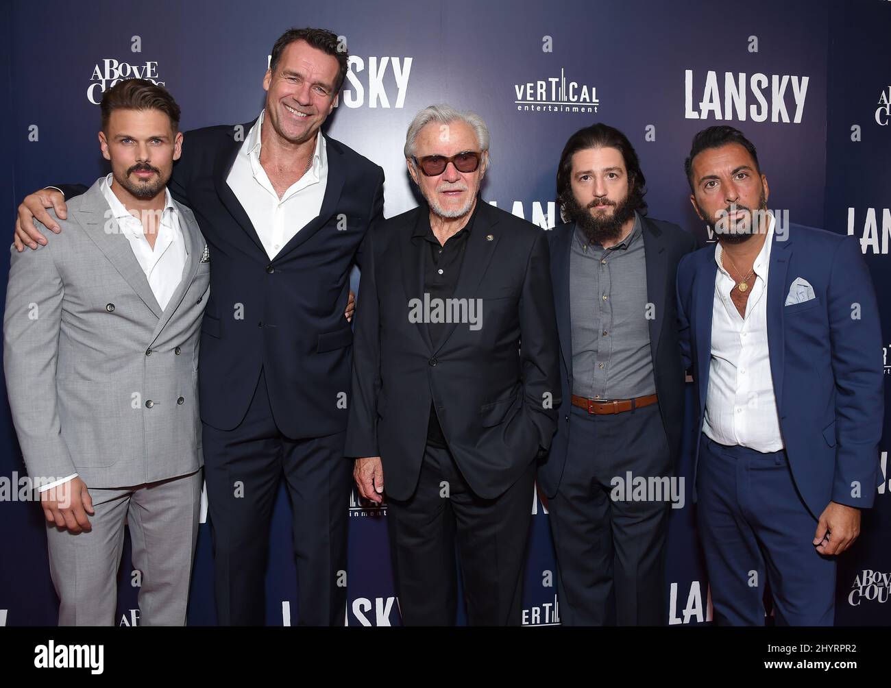 David Cade, David James Elliott, Harvey Keitel, John Magaro e Danny A. Abeckaser arrivo al Lansky's Los Angeles Premiere all'Harmony Gold Theatre il 21 giugno 2021 a Los Angeles, California. Foto Stock