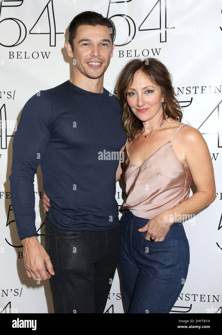 Paul Telfer e Carmen Cusack Carmen Cusack si esibisce a 54 sotto tenuto a 54 sotto il 23 ottobre 2021. Foto Stock