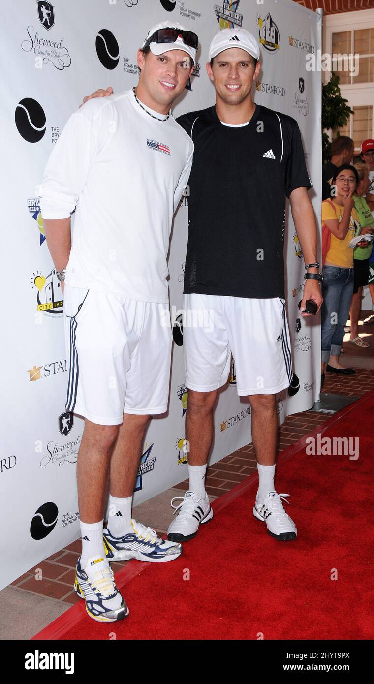 Bob Bryan e Mike Bryan allo Smash di tennis All-Star dei Bryan Brothers, allo Sherwood Country Club, Thousand Oaks, California. Foto Stock