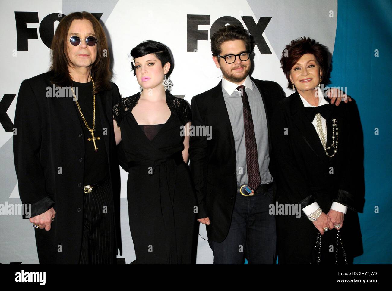 Ozzy Osbourne, Kelly Osbourne, Jack Osbourne e Sharon Osbourne arrivano al FOX Winter All-Star Party tenuto presso la My House di Hollywood, California. Foto Stock