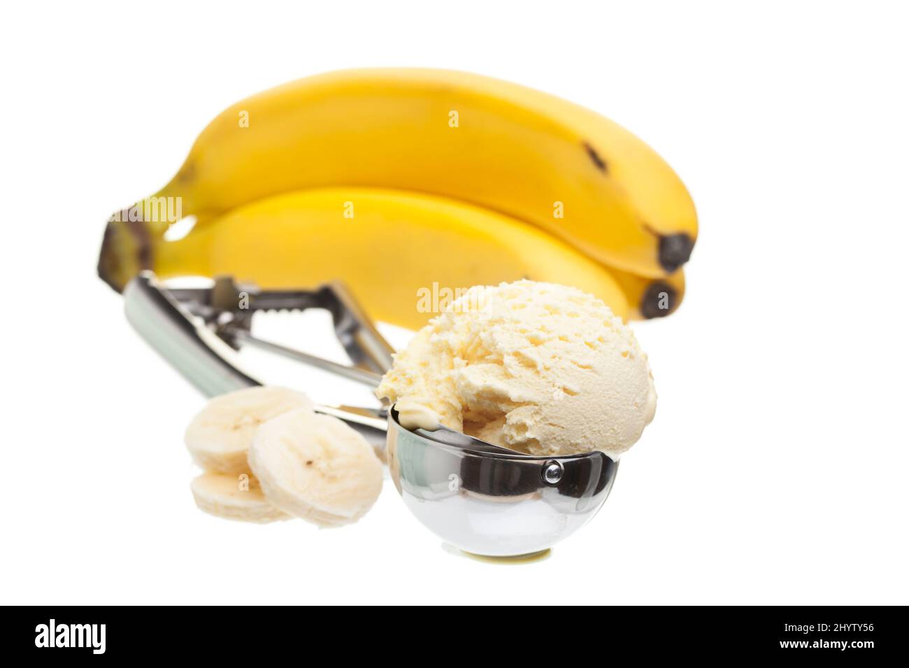 Una paletta di gelato alla banana con due banane sullo sfondo Foto Stock