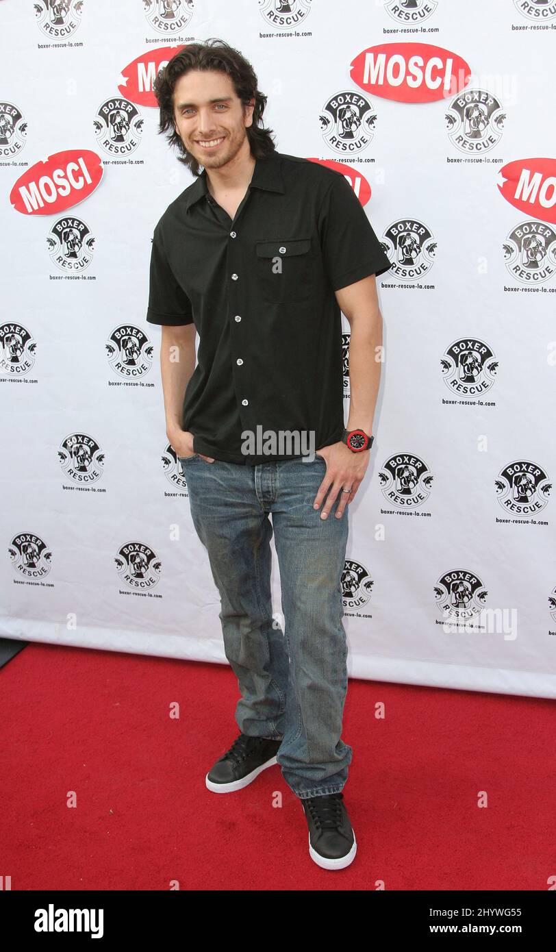 Josh Keaton al 'Special Shopping Night Benefit Boxer Rescue' tenuto a Mosca, presso i cinema ARCLIGHT di Hollywood, California. Foto Stock