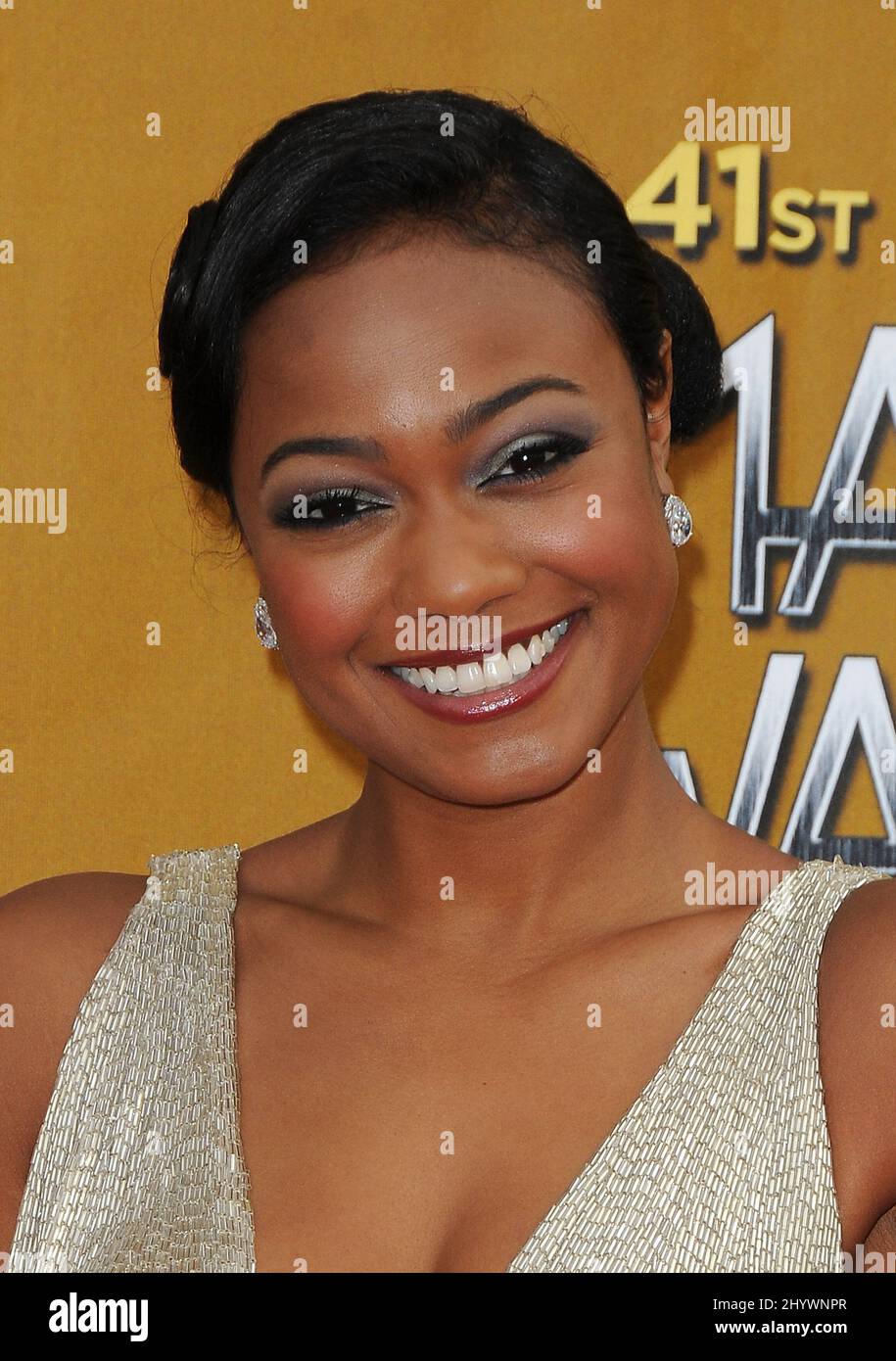 Tatyana Ali arriva per i 41st NAACP Image Awards che si tengono presso il Shrine Auditorium di Los Angeles, California, USA. Foto Stock