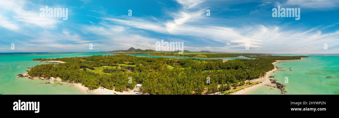 Ile aux Cerfs, Mauritius. Veduta aerea della splendida costa. Foto Stock