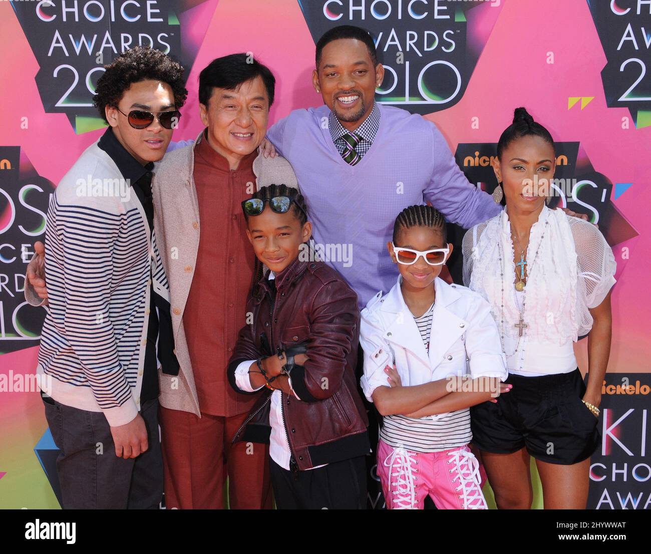 Trey Smith, Jackie Chan, Jaden Smith, Will Smith, Willow Smith e Jada Pinkett Smith arrivano ai premi annuali Kid's Choice Awards 23rd di Nickelodeon a Westwood, Los Angeles. Foto Stock