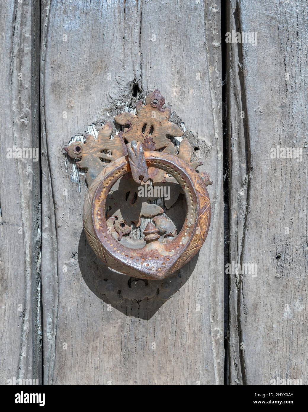 Primo piano di un'antica maniglia della porta. Foto Stock