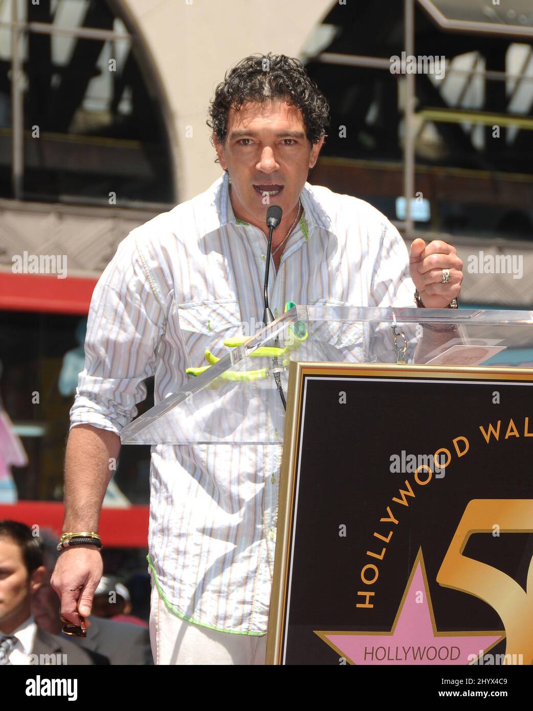 Antonio Banderas in una cerimonia in cui Shrek è onorato di una stella sulla Hollywood Walk of Fame a Los Angeles, USA. Foto Stock