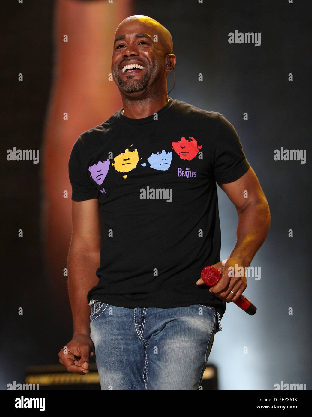 Darius Rucker suona dal vivo al CMA Music Festival 2010 che si tiene presso il LP Field di Nashville, USA. Foto Stock