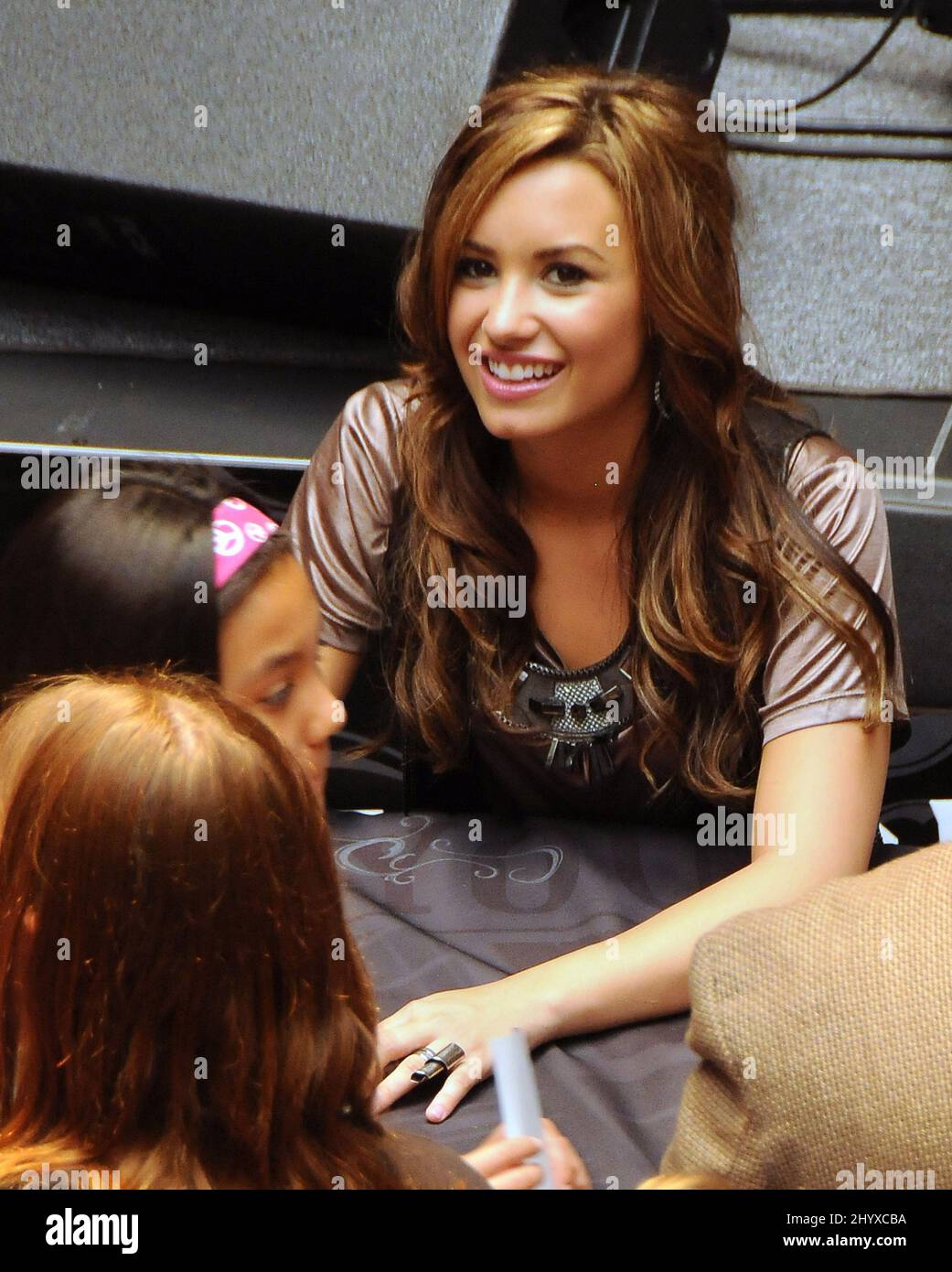 Demi Lovato all'evento "Shop 'Til You Rock" a Glendale Galleria il 17 luglio 2010 a Glendale, California. Foto Stock