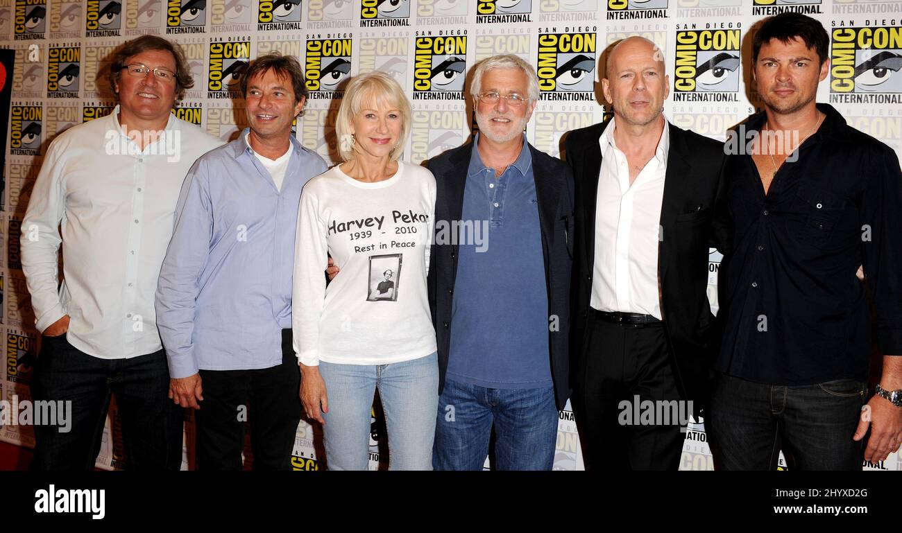 Karl Urban, Helen Mirren e Bruce Willis al 2010 Comic con International, Day 1, che si tiene presso il San Diego Convention Center di San Diego. Foto Stock