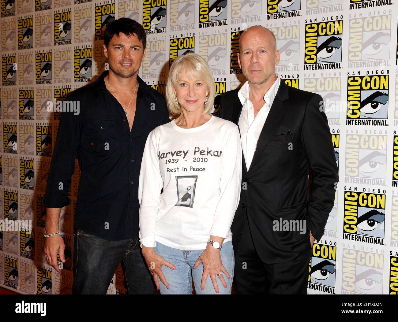 Karl Urban, Helen Mirren e Bruce Willis al 2010 Comic con International, Day 1, che si tiene presso il San Diego Convention Center di San Diego. Foto Stock