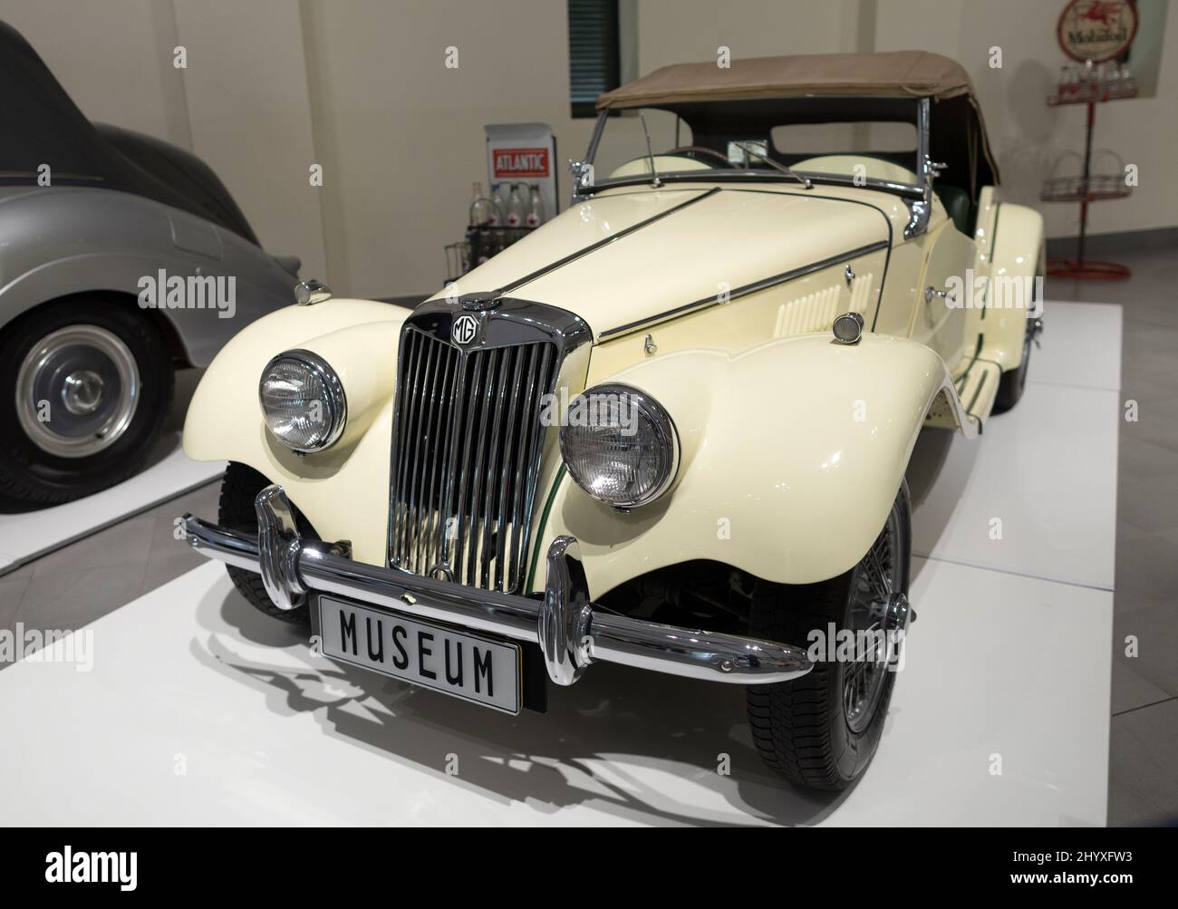 A 1954 MG TF 1500 al Franschhoek Motor Museum Sudafrica Foto Stock