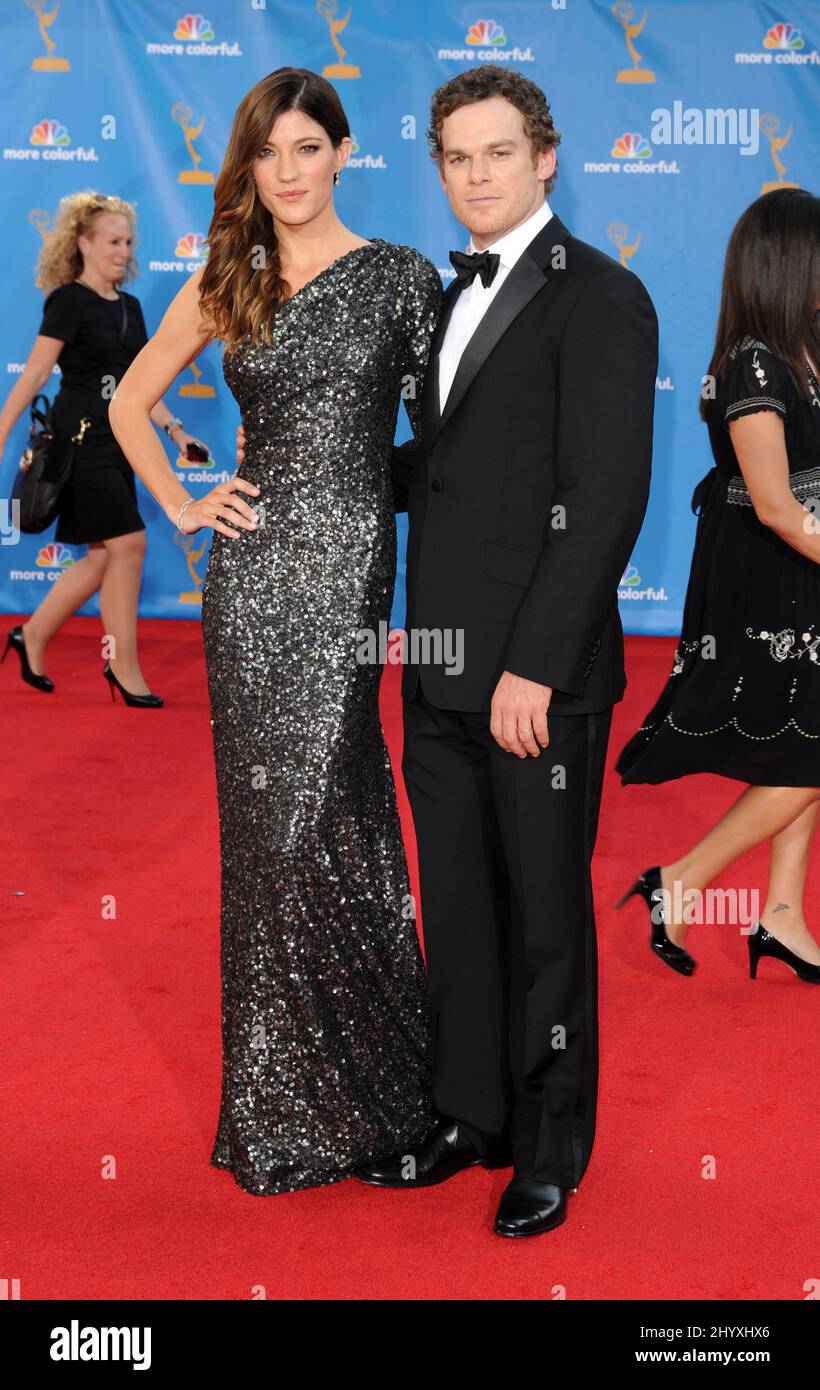 Jennifer Carpenter e Michael C. Hall in arrivo al Primetime Emmy Awards 62nd che si tiene al Nokia Theatre di Los Angeles. Foto Stock