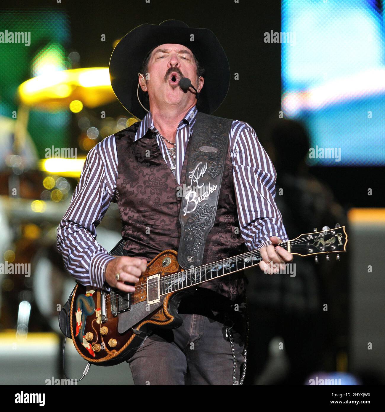 KIX Brooks of Brooks e Dunn's durante il loro concerto finale tenuto presso la Bridgestone Arena di Nashville, Tn. Foto Stock