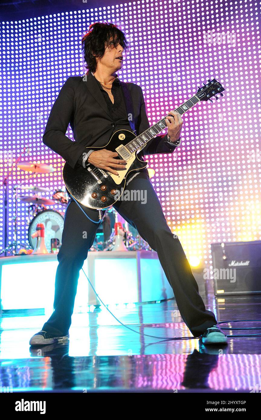 Dean Deleo da Stone Temple Pilots in concerto al Raleigh Boutique Amphitheater, North Carolina Foto Stock