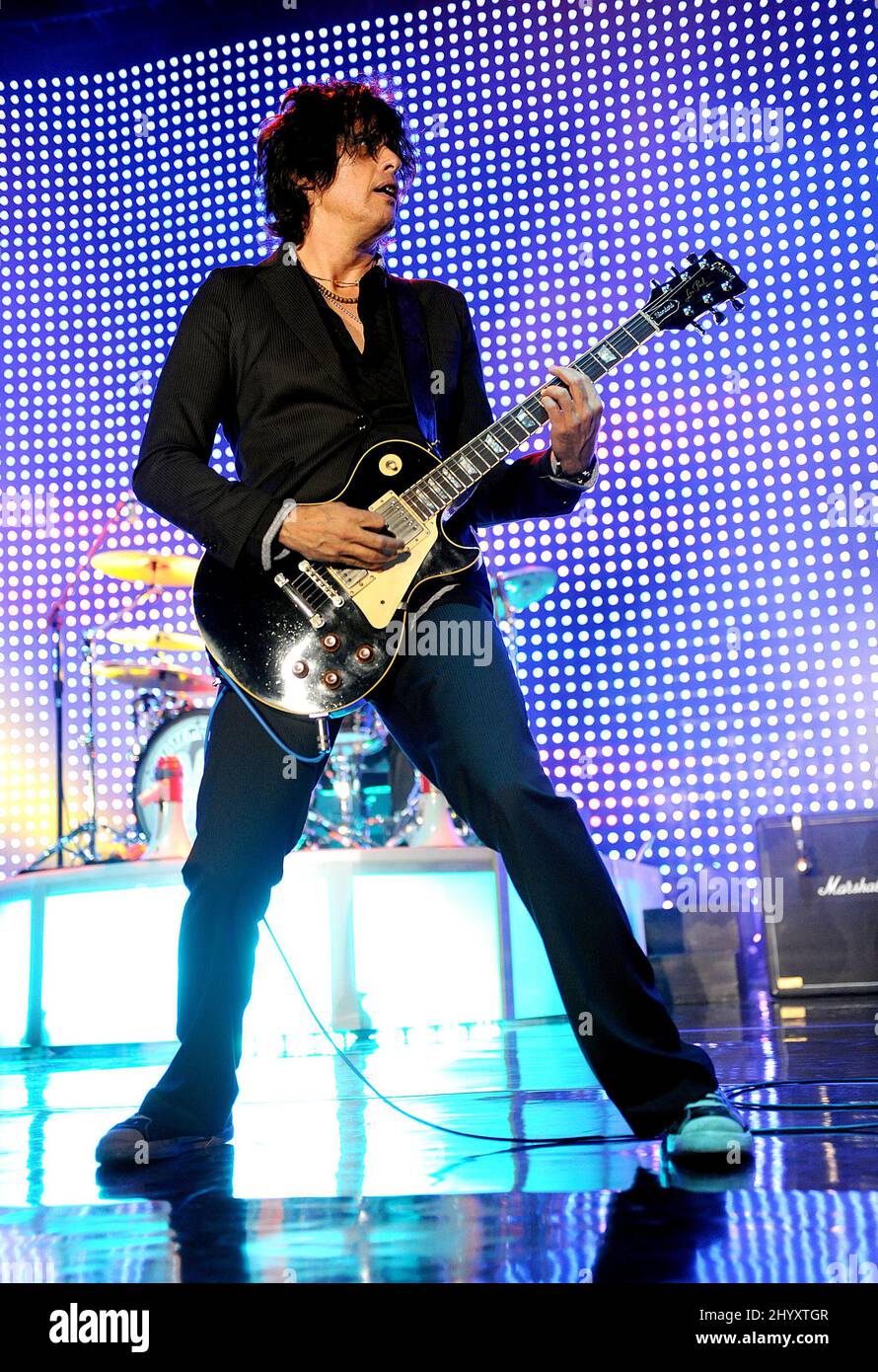Dean Deleo da Stone Temple Pilots in concerto al Raleigh Boutique Amphitheater, North Carolina Foto Stock