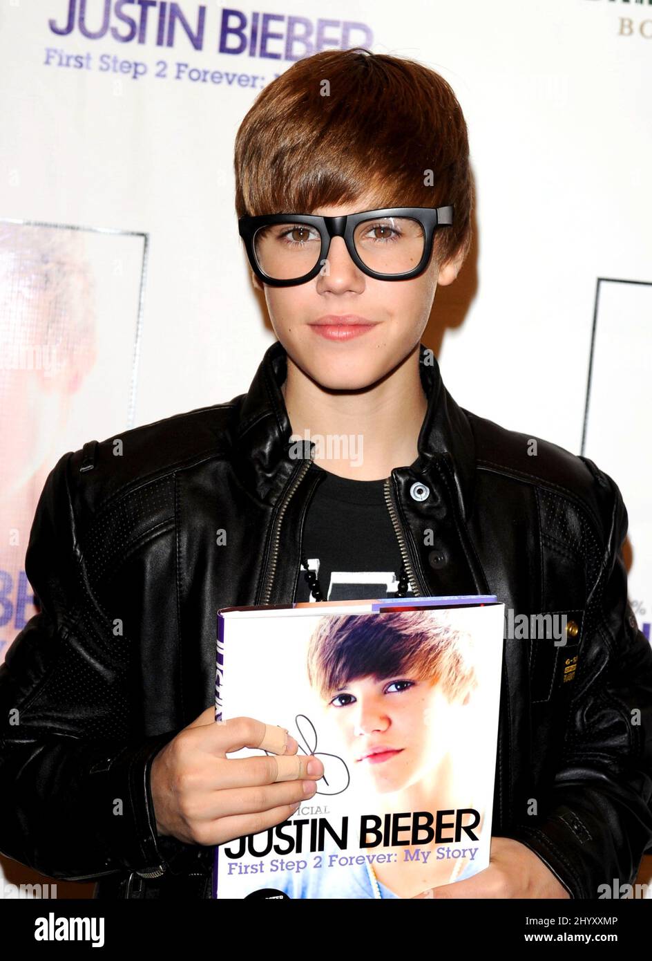 Justin Bieber al libro che firma 'Justin Bieber: Primo punto 2 Forever: My Story' a Barnes & Noble al Grove il 31 ottobre 2010 a Los Angeles, California. Foto Stock