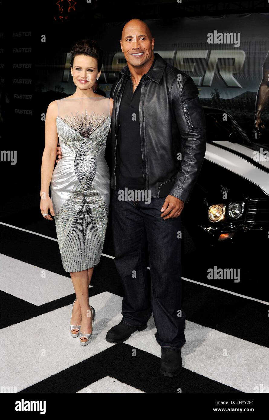 Carla Gugino e Dwayne Johnson al 'Faster' Premiere, tenuto al Grauman's Chinese Theatre di Los Angeles. Foto Stock